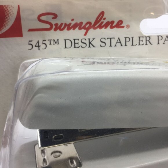 Swingline 545 Desk Stapler Pack With Standard Staples & Staple Remover Metal - Picture 4 of 5